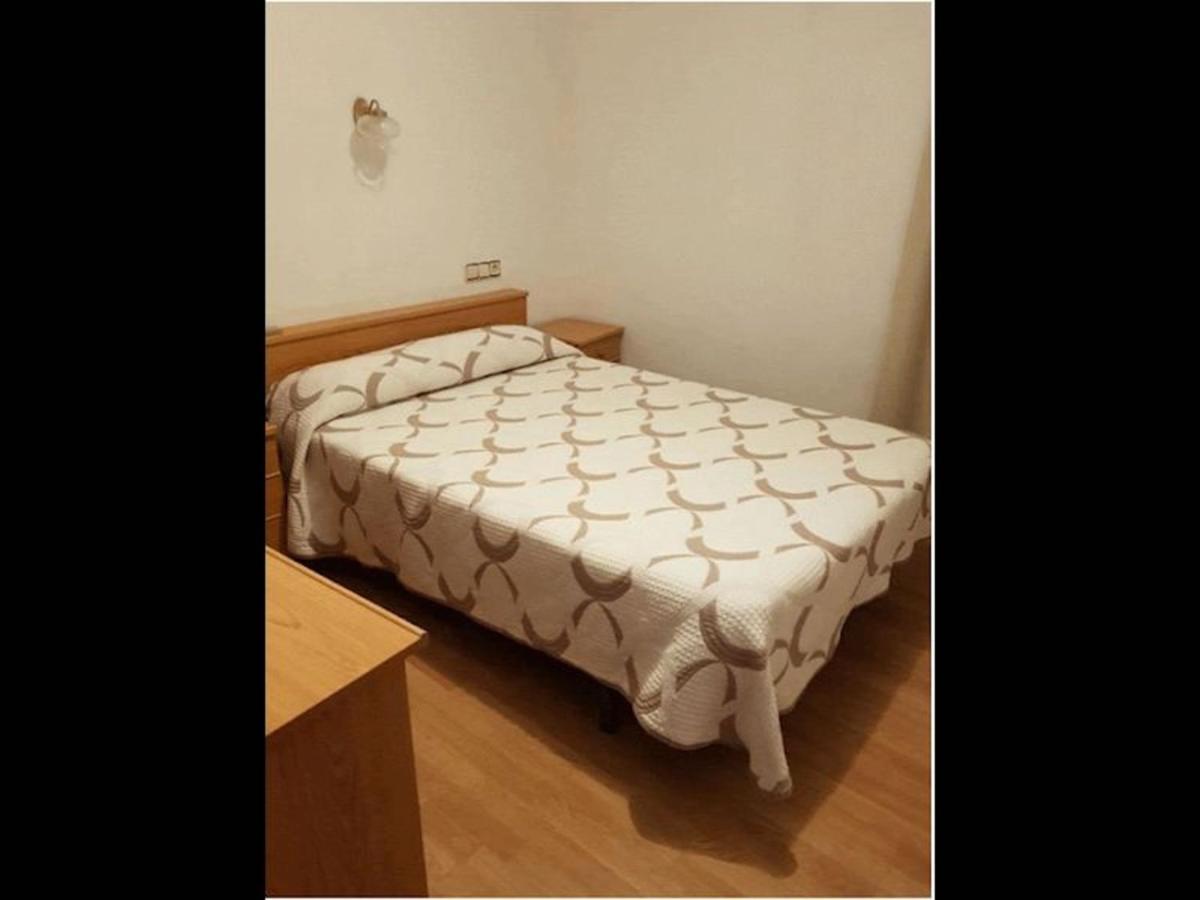 Room In Lodge - Double And Single Room - Pension Oria 2 Luarca Eksteriør billede