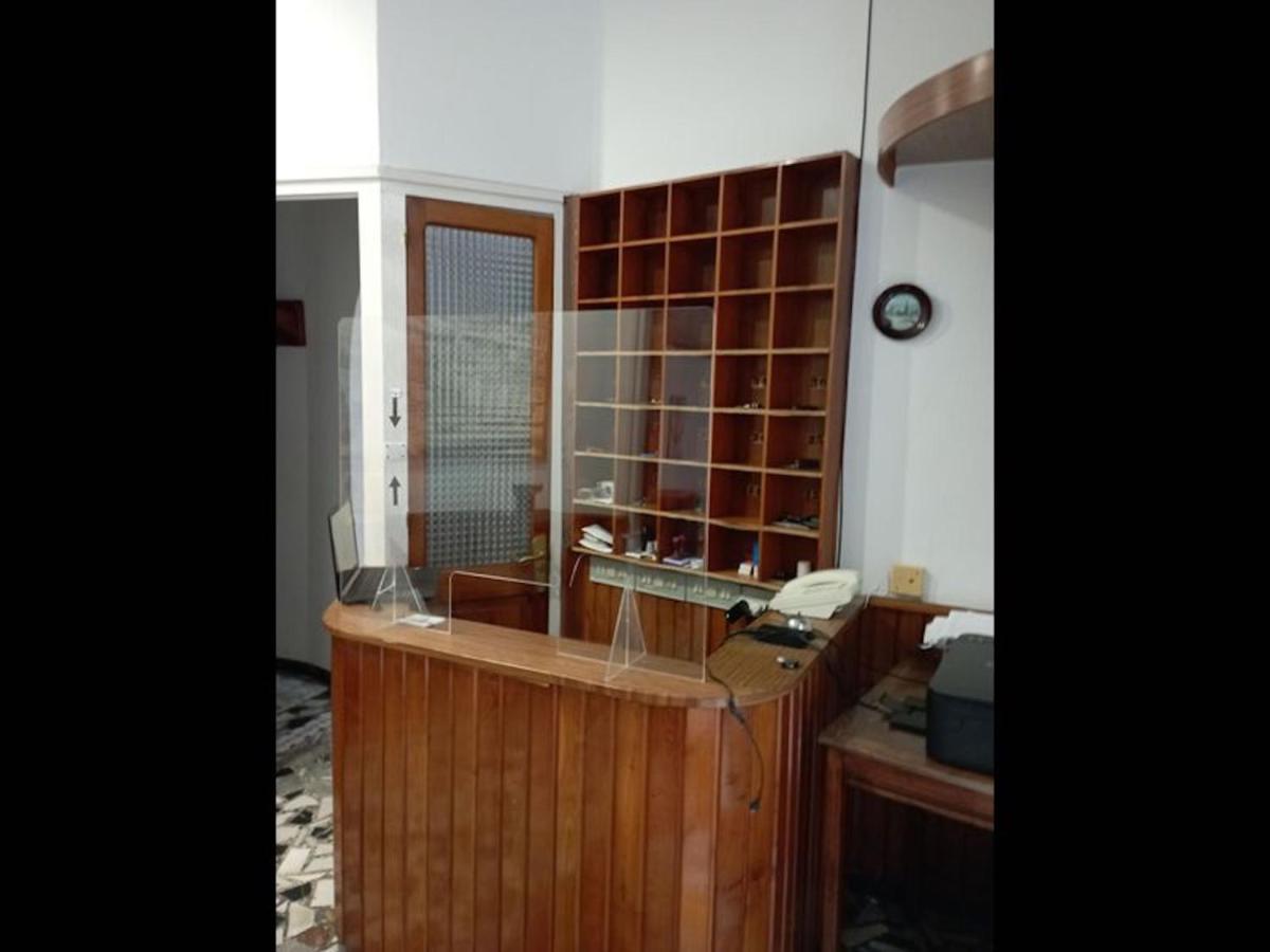 Room In Lodge - Double And Single Room - Pension Oria 2 Luarca Eksteriør billede