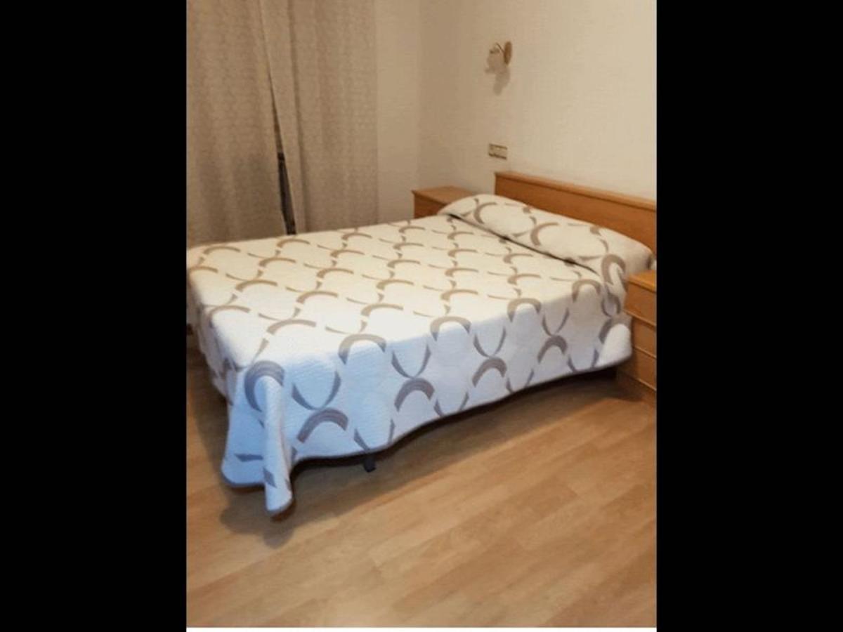 Room In Lodge - Double And Single Room - Pension Oria 2 Luarca Eksteriør billede